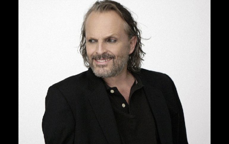 Según el intérprete de 'Bandido', los diseñadores no saben respecto al tema que es de corte científico. INSTAGRAM / Miguel Bosé Oficial