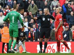 El eslovaco (d) apeló su sanción pero no convenció a la Federación Inglesa. AFP / ARCHIVO