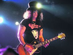 Slash no sólo hizo 'cantar' su guitarra con temas propios, sino también con éxitos de su pasado por Guns N’ Roses. EL INFORMADOR / A. García