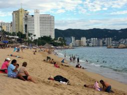 Recomiendan a la ciudadanía utilizar protector solar y no entrar al mar después de comer alimentos. NTX / ARCHIVO
