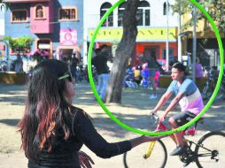 Zona del Hula-hoop. Algunas personas pusieron a prueba su coordinación. ESPECIAL /