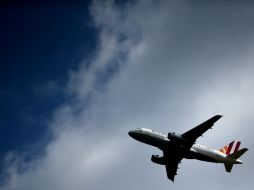 El piloto Frank Woiton logró tranquilizar a los pasajeros con un emotivo discurso, que después fue compartido en FB por una pasajera. AFP / O. Berg