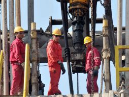 Los precios del energético incrementan sus pérdidas ante el plazo de las negociaciones entre Irán y Estados Unidos. NTX / ARCHIVO