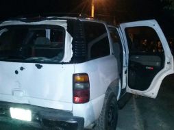 En el lugar de los hechos los criminales dejaron abandonada una camioneta Tahoe blanca. ESPECIAL /