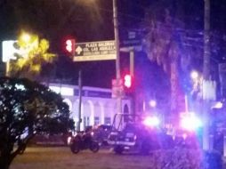 Al lugar acudieron alrededor de 20 unidades de la Fuerza Única para ayudar a detener a los delincuentes. ESPECIAL /