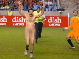 En su cuenta de Twitter, el mexicano afirmó textualmente que él aparecía en el video. YOUTUBE / Dish Latino