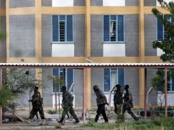 Los 79 lesionados son trasladados a hospitales mientras los militares concluyen la operación de seguridad. EFE / D. Kurokawa