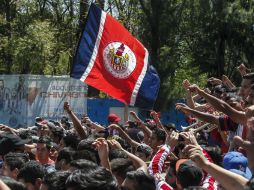 Seguidores de Chivas estuvieron en Verde Valle para ver el entrenamiento. EL INFORMADOR / F. Atilano