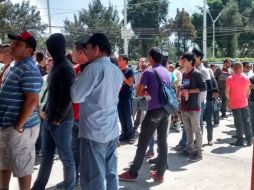 Alrededor de las 13:15 horas por fin abrieron las taquillas y la desesperación y la espera de los aficionados rindió frutos. EL INFORMADOR / J. Robles