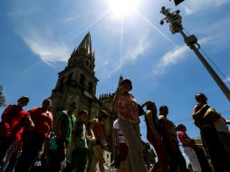 Los fieles visitaron los templos como La Merced, el Santuario de Guadalupe, San Agustín y San José. AFP / A. García