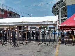 Los vendedores no podrán ingresar dentro del perímetro de seguridad por el operativo instalado. EL INFORMADOR / T. Villaseñor