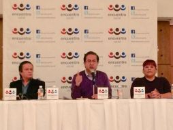 El presidente del partido (c) acompañado del actor y candidato Alejandro Camacho (i). TWITTER / @hugoericflores