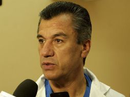 Rafael Ortega, jefe de los servicios médicos de Chivas, dio el informe sobre los lesionados del Rebaño. EL INFORMADOR / ARCHIVO