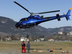 Los servicios de rescate trabajan en la recuperación y limpieza del lugar donde se produjo la catástrofe aérea de Germanwings. EFE / G. Horcajuelo
