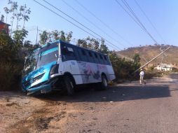 Al parecer, el conductor pierde el control del vehículo por una piedra que se hallaba en el camino. EL INFORMADOR /