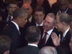 Obama y castro se saludaron afectuosamente ante la mirada del secretario general de la ONU, Ban Ki moon. TWITTER /