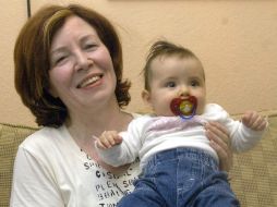 La profesora alemana recurrió a inseminaciones artificiales en el último año y medio para dar a su última hija un hermanito. EFE / P. Lux