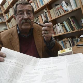 Merkel expresa respeto y consternación ante muerte de Günter Grass