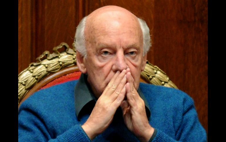 Enrique Peña Nieto se refirió al aclamado autor uruguayo como un maestro de muchas generaciones. AFP / P. Porciuncula