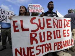 Los manifestantes aseguran que Rubio no está a favor de la comunidad de inmigrantes. AP / L. Sladky