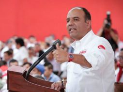 Loyola Vera tiene ya a cinco partidos políticos con él. TWITTER / @RLoyolaVera