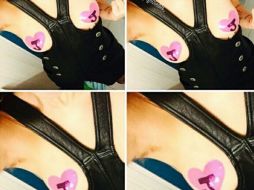 Miley cubre sus pezones con unas estampas en forma de corazón, con las letras JJ. INSTAGRAM / Miley Cyrus