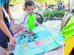 La Red Nacional de Ciclismo Urbano convocó en la Vía RecreActiva a los pequeños para que conocieran los beneficios de pedalear. EL INFORMADOR / A. Camacho