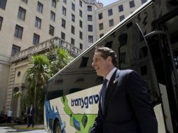 El gobernador de Nueva York, Andrew Cuomo llega al Hotel Nacional de Cuba, en La Habana. AP / R. Espinosa