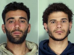 Mohamed Ali Malek (i) y Mahmud Bikhit, enfrentan los delitos de homicidio culposo múltiple, naufragio e instigación a la inmigración. EFE / Italian Police Hand Out