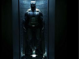 Snyder publicó la primera foto oficial de la vestimenta del superhéroe en su cuenta de Twitter. TWITTER / @ZackSnyder