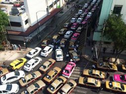 Los taxistas también piden que las unidades de transporte ''pirata'' dejen de circular, ya que les quitan fuentes de empleo. SUN / F. Ramírez