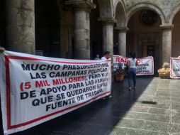 Los locatorios se manifestaron en la presidencia de Guadalajara. EL INFORMADOR / E. Barrera