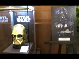 El excéntrico casco se creó en colaboración con Disney y pasará a formar parte de la colección de la productora. EFE /