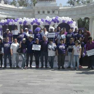 Manifestantes irrumpen en evento del IEDF