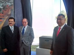 Directivos de Ford México colocando la primera piedra de lo que será la nueva planta. EL INFORMADOR / J. Pérez