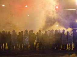 El toque de queda y el despliegue de efectivos de la Guardia Nacional son medidas que se tomaron para prevenir nuevos disturbios. AP / M. Rourke