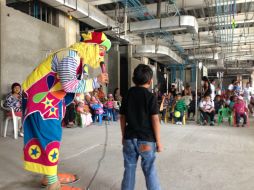 Los menores también disfrutaron de shows de payasos y entrega de globos. NTX / ARCHIVO