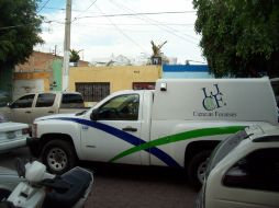 Gente de la Fiscalía y del Servicio Médico Forense llegó al lugar para levantar indicios del atentado. EL INFORMADOR /