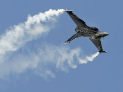 Vuelo de demostración del avión de combate Rafale. AP / R. De La Mauviniere