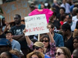 Las movilizaciones continúan en la ciudad este domingo, ya que mil personas se reunieron ante la alcaldía para pedir justicia. AFP / A. Burton