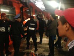 La estación queda completamente desalojada y la línea 5 se encuentra parada mientras realizan labores correspondientes. TWITTER / @SSP_CDMX