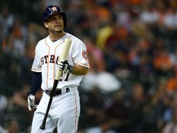 José Altuve, #27 de los Astros,  tuvo una semana explosiva con el madero al batear 15 imparables en 30 turnos. AFP / S. Revere