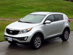 El vehículo destaca su seguridad, al incluir seis bolsas de aire, estructura reforzada y un diseño que dispersa cualquier impacto. TWITTER / @Kia_Motors