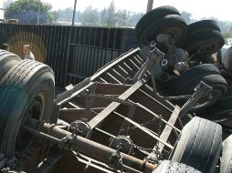 Tras el incendio, Protección Civil laboró para sofocar las llamas. EL INFORMADOR / ARCHIVO