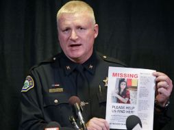 Los padres de la víctima, la policía y miembros de la comunidad participan en su búsqueda. AP / R. Bowmer