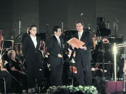 Destaca música como tejido social. Esteban Moctezuma Barragán recibe la presea por promoción cultural. EL INFORMADOR / A. Hinojosa