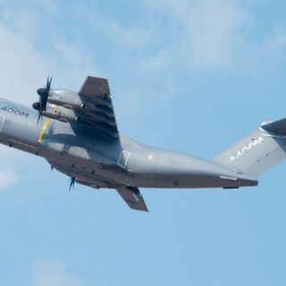 Cae Airbus A-400M al despegar cerca del aeropuerto de Sevilla