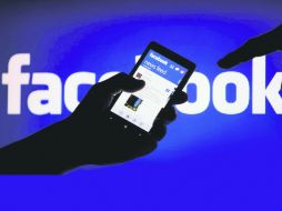 Facebook generó polémica en 2014 por estudios en los que manipulaba emocionalmente a los usuarios. AFP /
