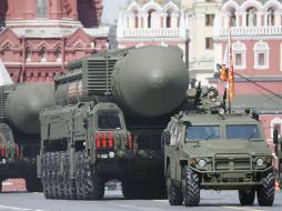 Misil balístico estratégico ruso RS-24 Yars es mostrado en el desfile en Moscú. EFE / Y. Kochetkov