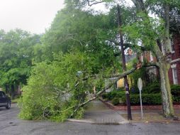 'Ana' generó condiciones de viento y lluvia a las costas de Carolina del Norte y del Sur. AP / M. Born